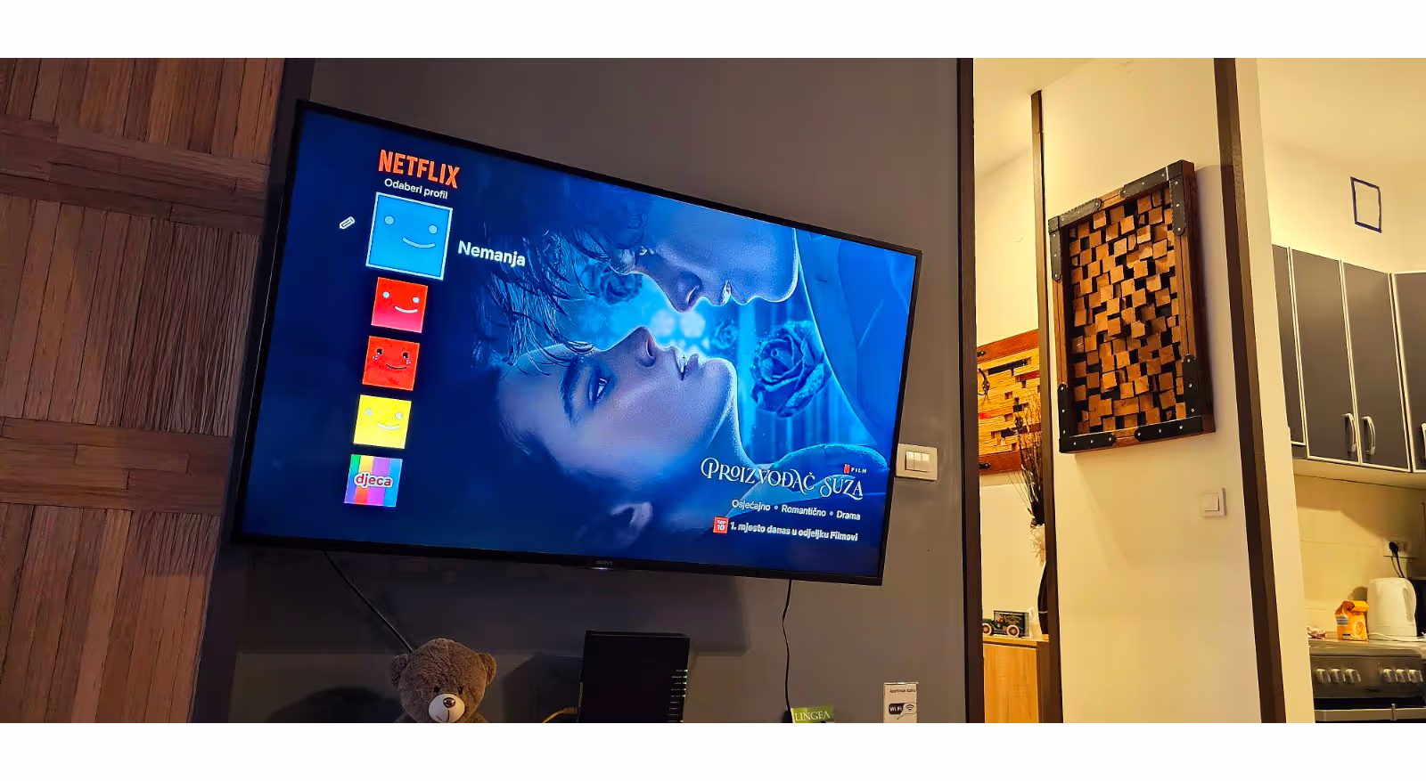 Zidni televizor sa Netflixom - dnevna soba apartman Kalina